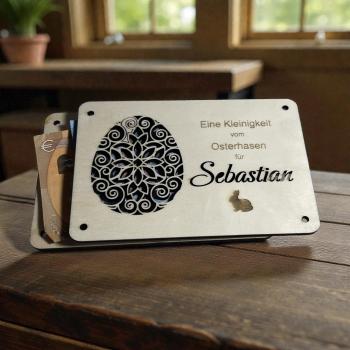 Preview: Holzkarte zu Ostern: Stilvolle Geldgeschenke personalisiert mit Namen – Die perfekte Geschenkidee für deine Liebsten!